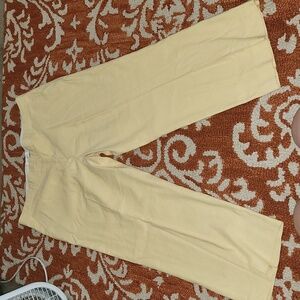 St.John pale Yellow 57% linen & 48% Viscose pants size 14